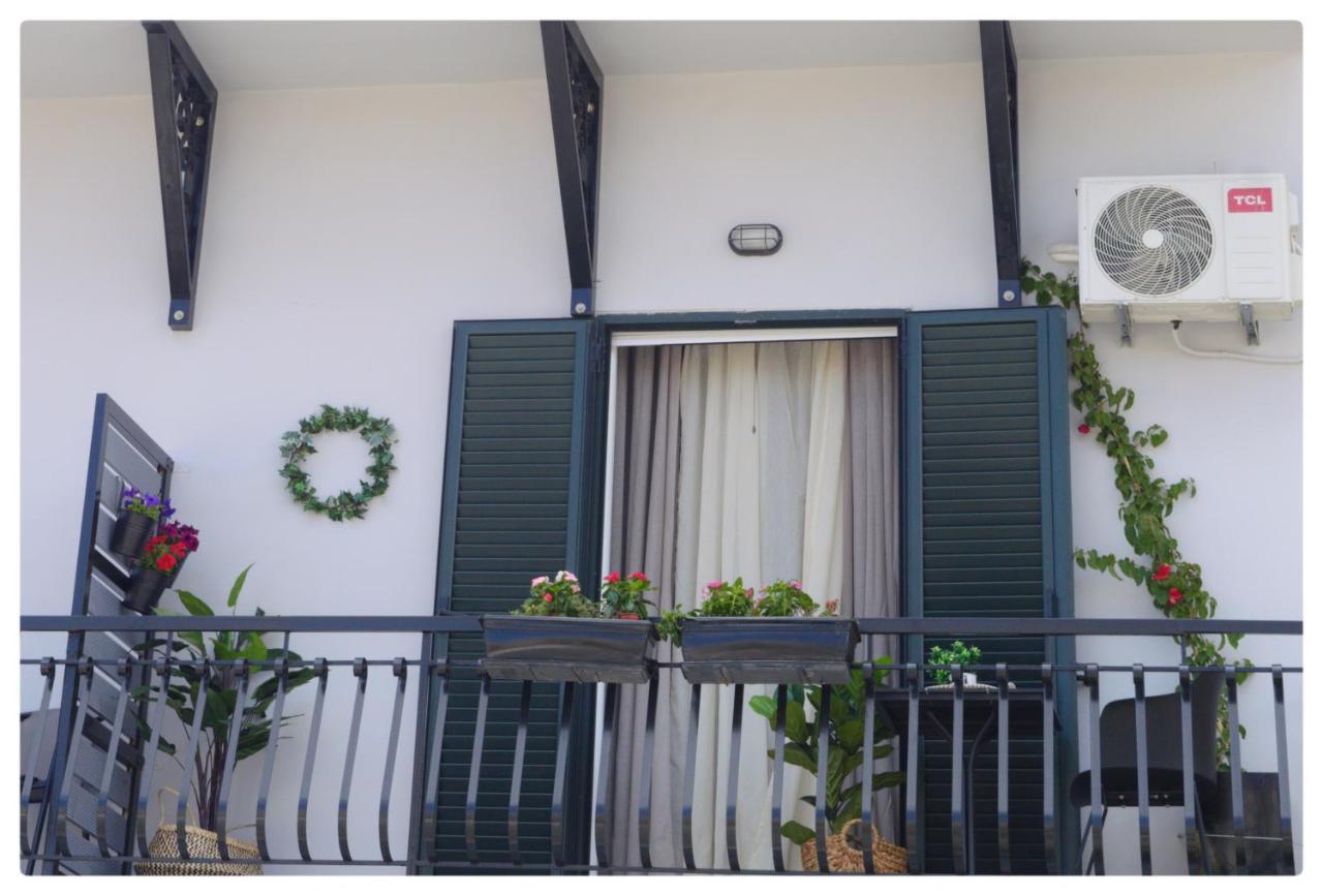 Aelia Apartment Lixouri Bagian luar foto